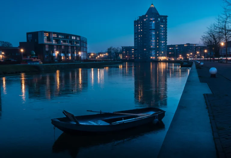 Het Apeldoorns Kanaal in de avond